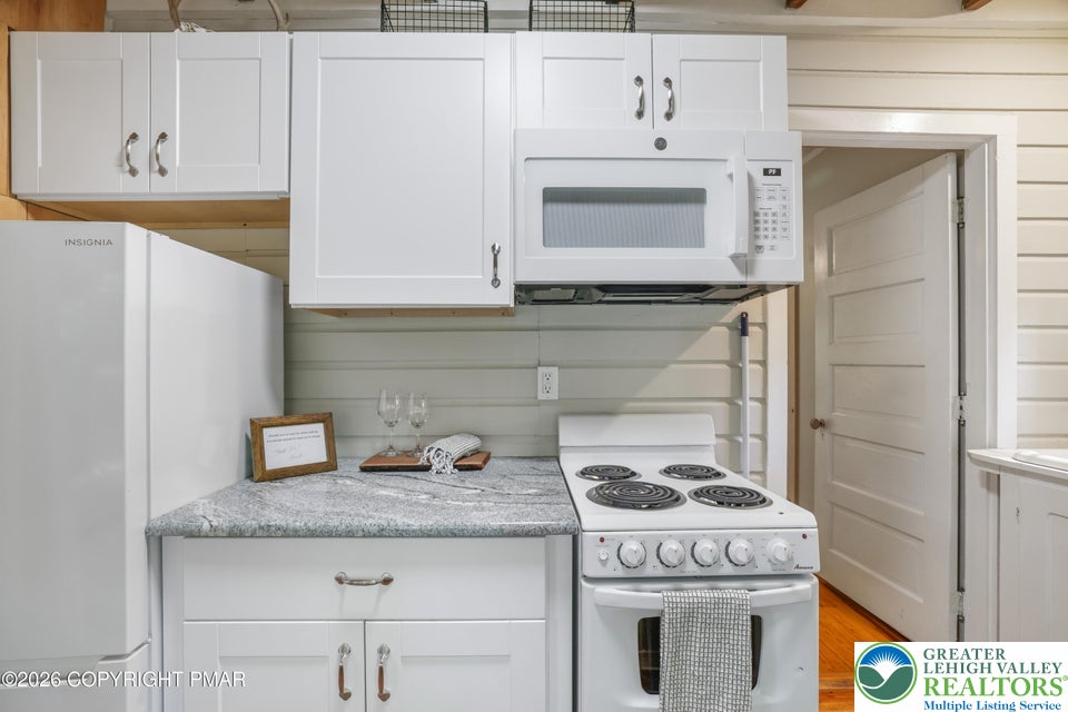 221 John Street Property Photo 17