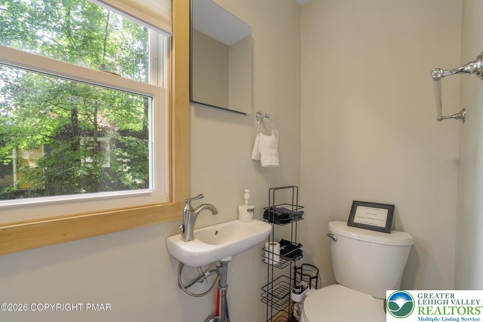 221 John Street Property Photo 20