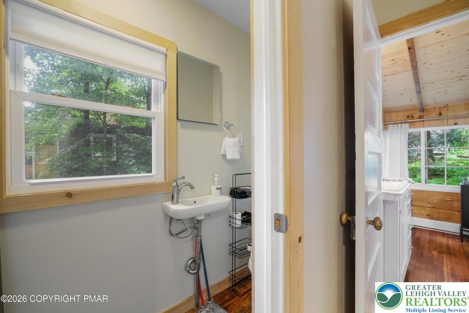 221 John Street Property Photo 21