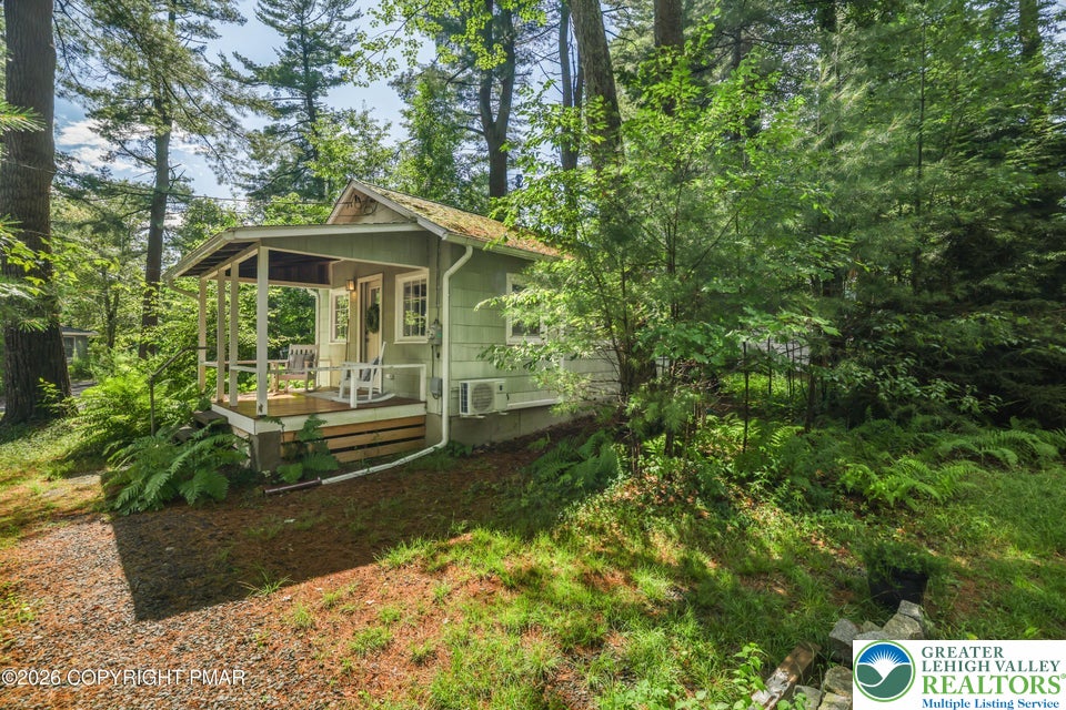 221 John Street Property Photo 30