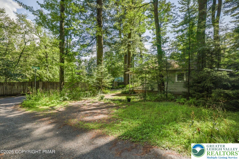 221 John Street Property Photo 33