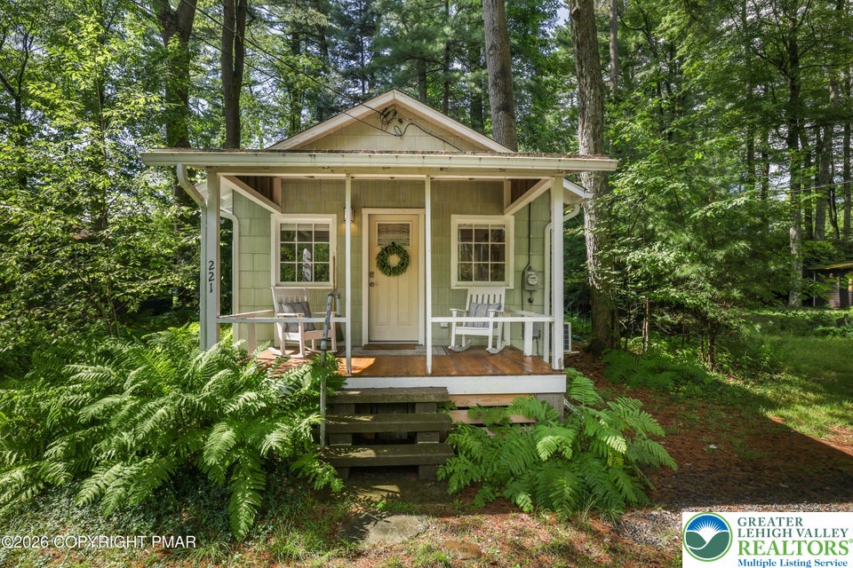 221 John Street Property Photo 39