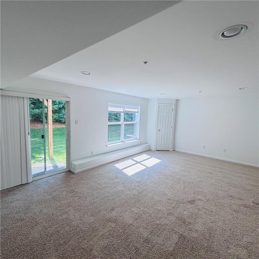 1011 King Way Property Photo 6