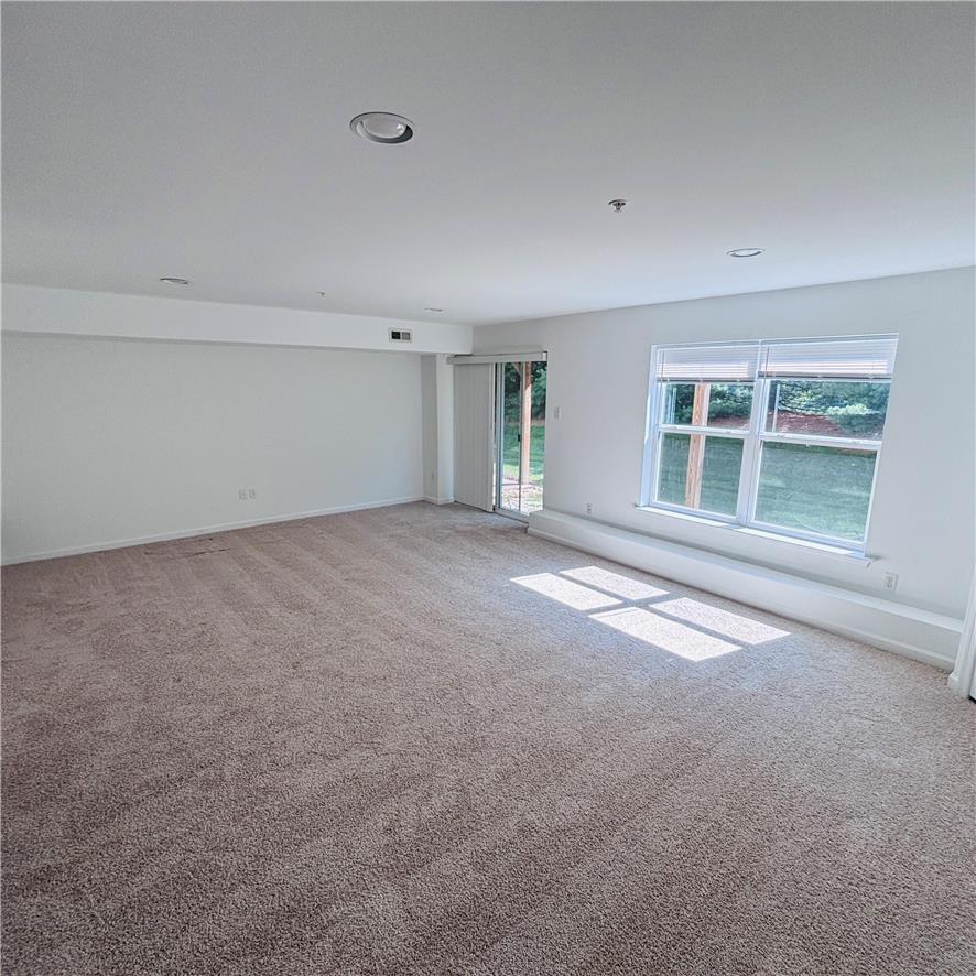 1011 King Way Property Photo 7