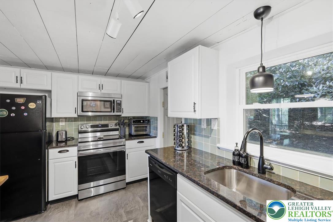 71 South Lake Drive Property Photo 15