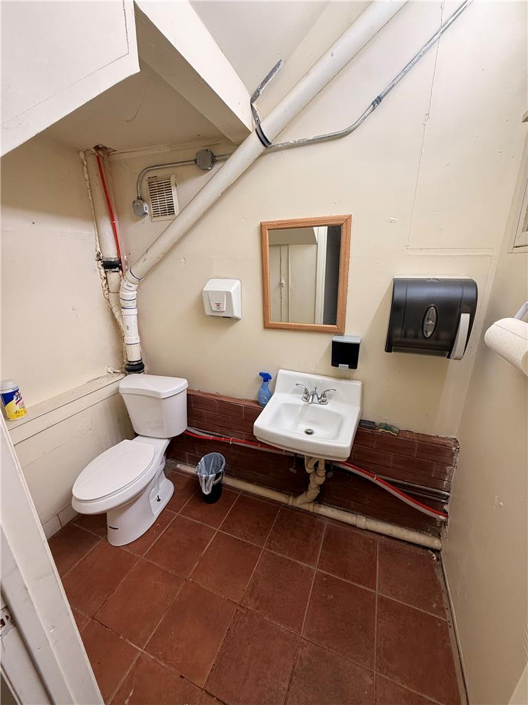 1300 Ferry Street Property Photo 6