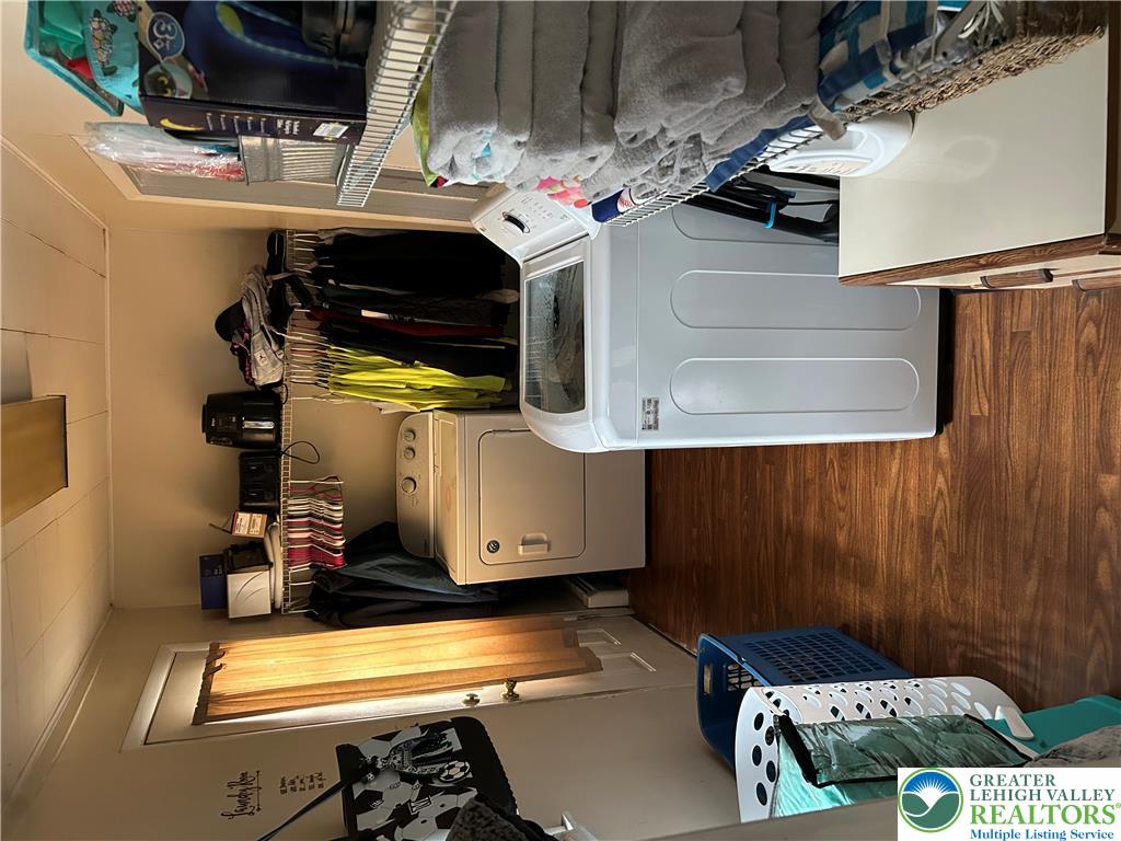 434 Main Street Property Photo 9