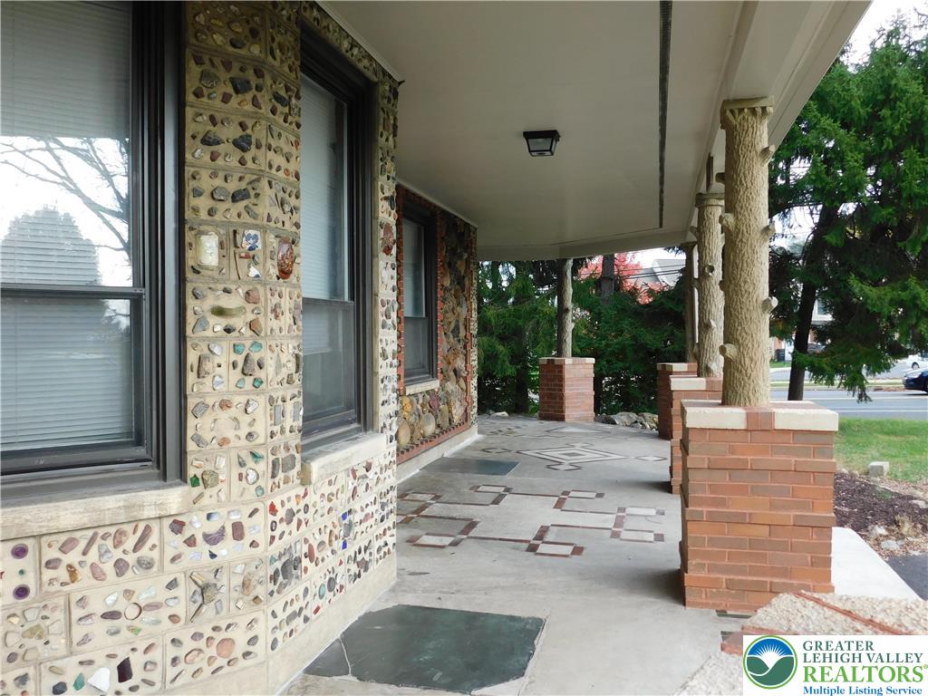 3301 Linden Street Property Photo 6