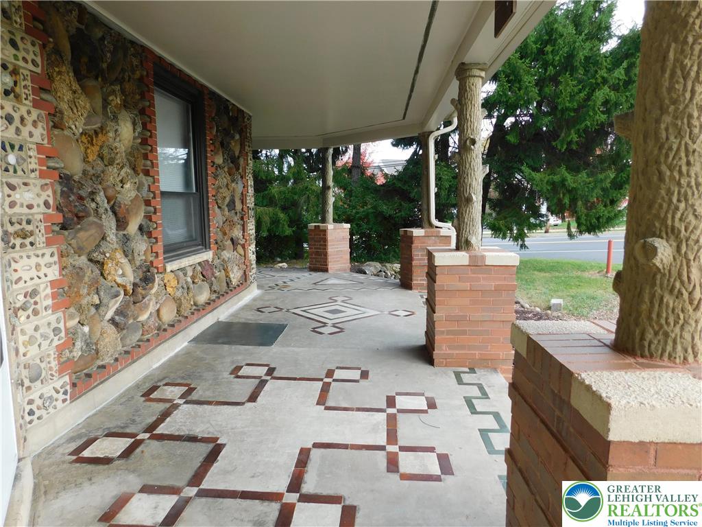 3301 Linden Street Property Photo 8
