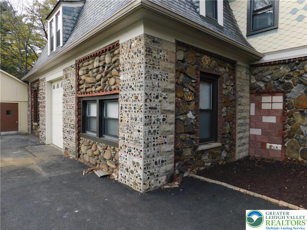 3301 Linden Street Property Photo 12