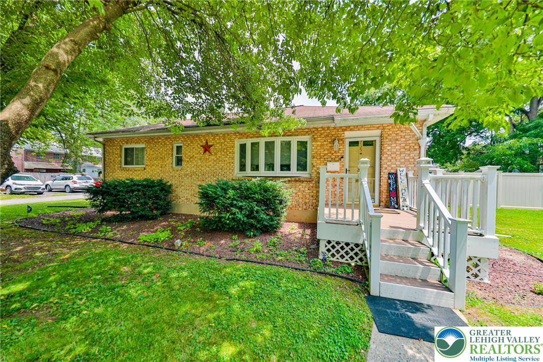 735 North Glenwood Street Property Photo 1