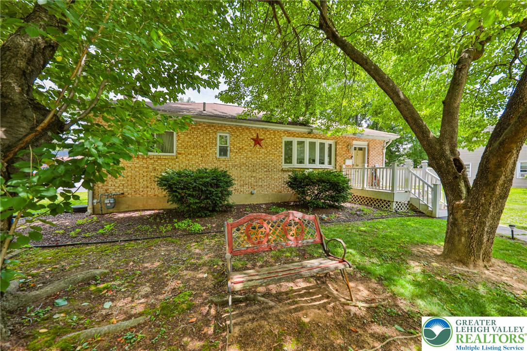 735 North Glenwood Street Property Photo 3