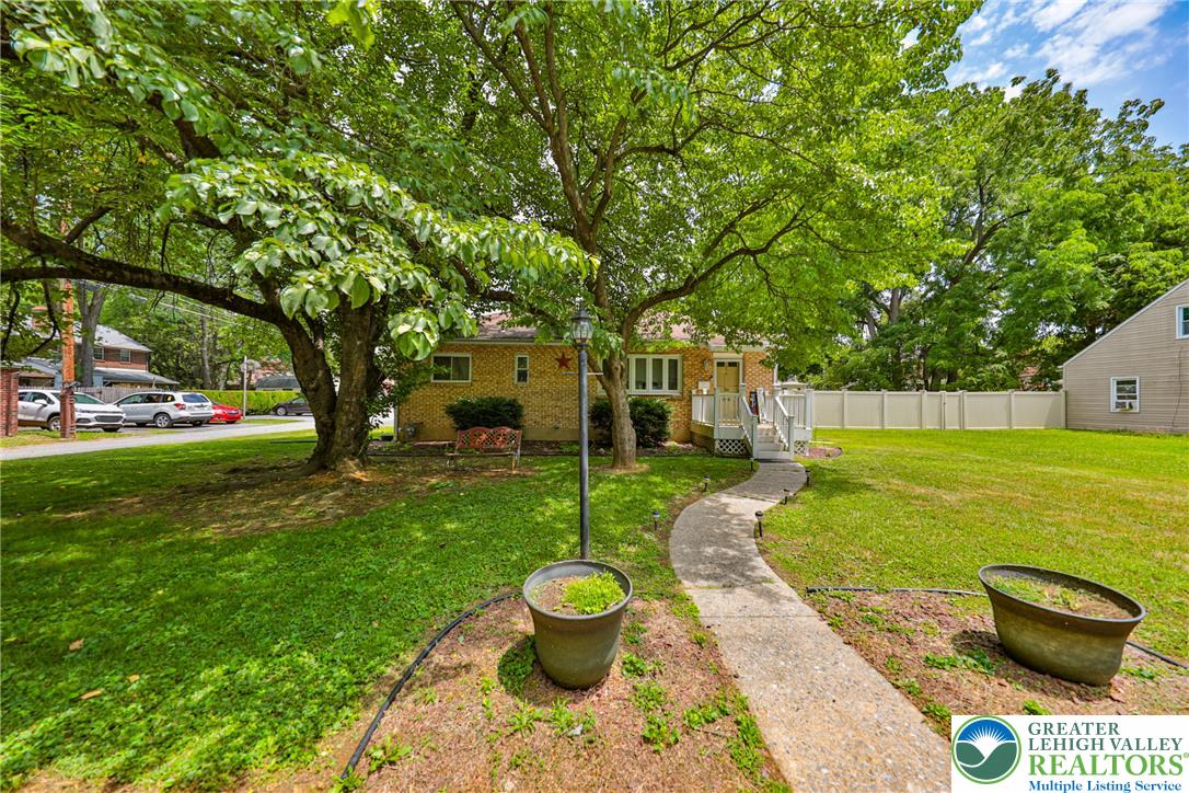 735 North Glenwood Street Property Photo 4