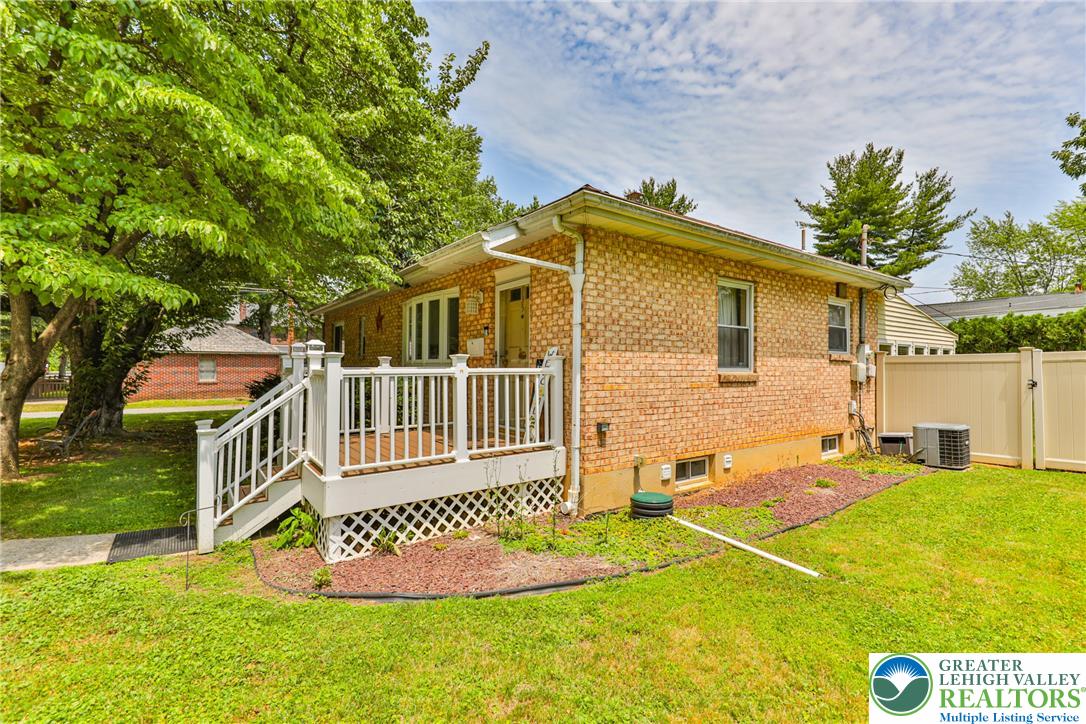 735 North Glenwood Street Property Photo 6