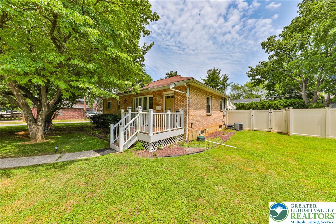 735 North Glenwood Street Property Photo 7