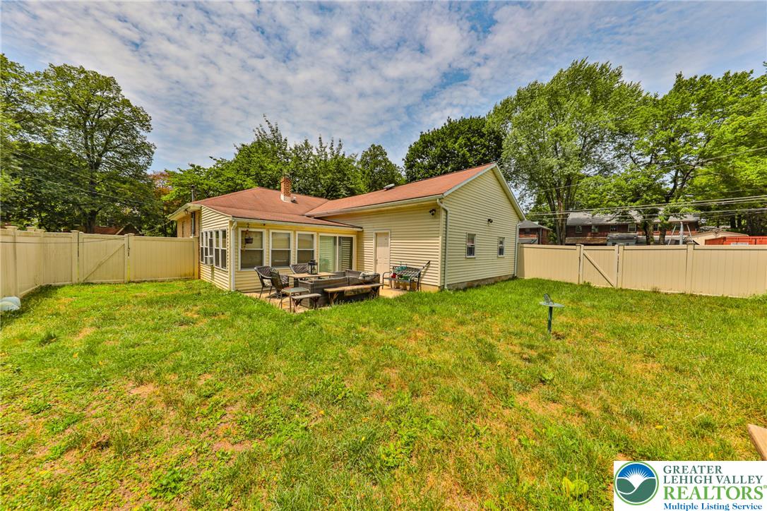 735 North Glenwood Street Property Photo 8