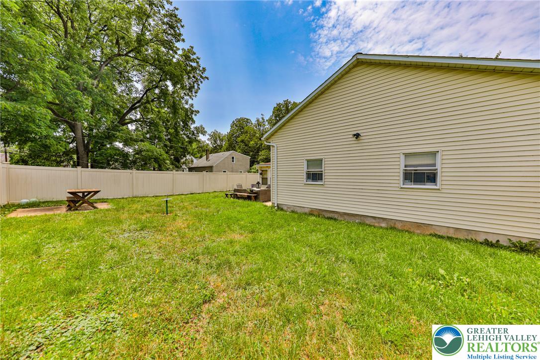 735 North Glenwood Street Property Photo 10