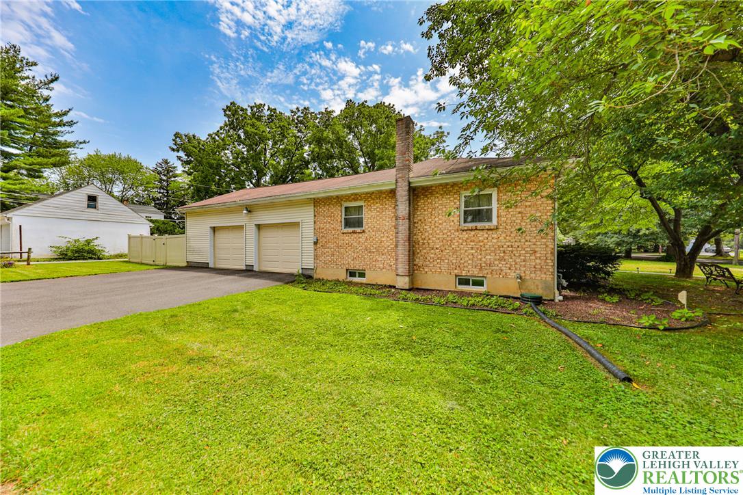 735 North Glenwood Street Property Photo 11