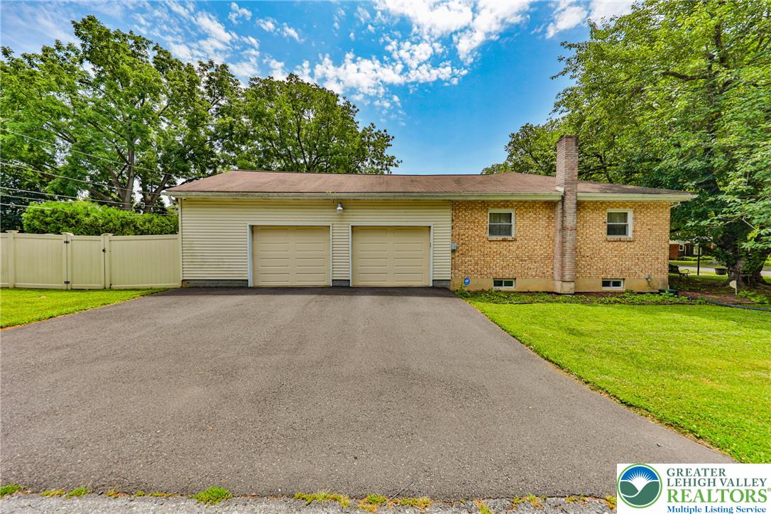 735 North Glenwood Street Property Photo 12