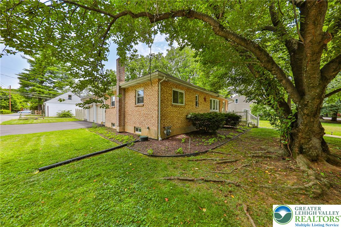 735 North Glenwood Street Property Photo 15