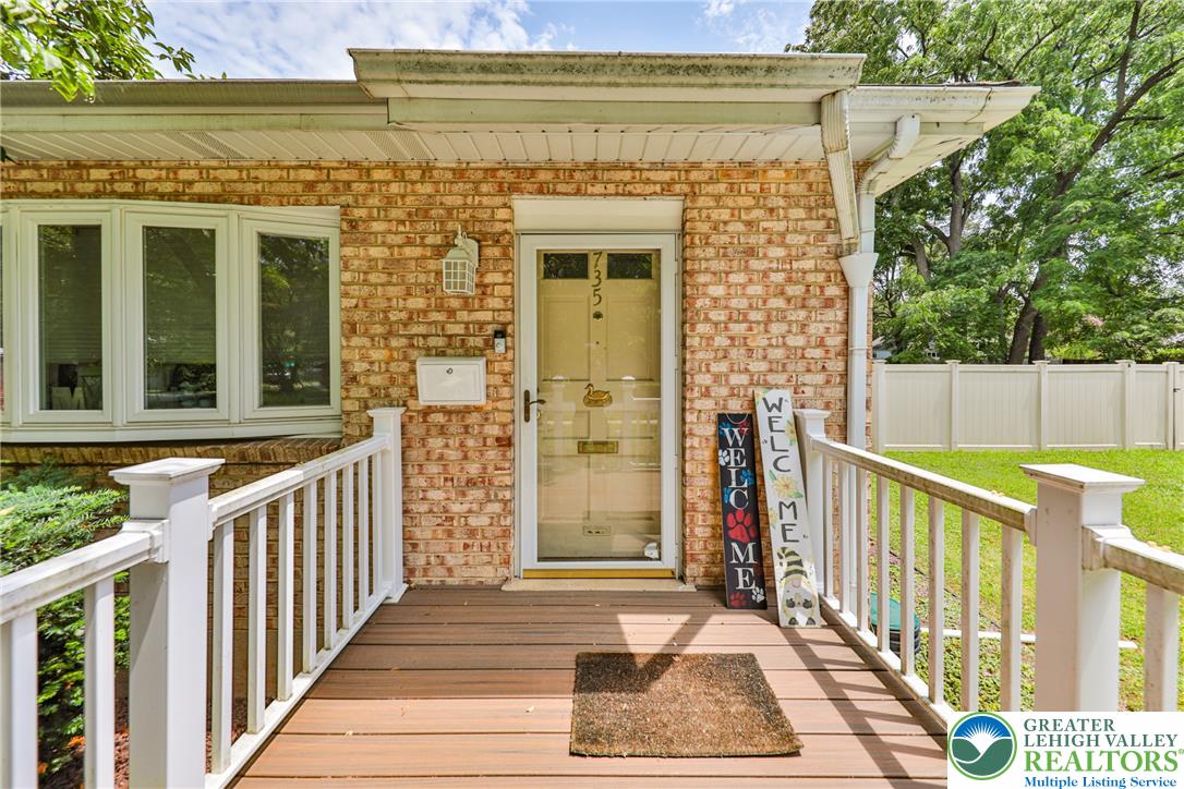 735 North Glenwood Street Property Photo 16