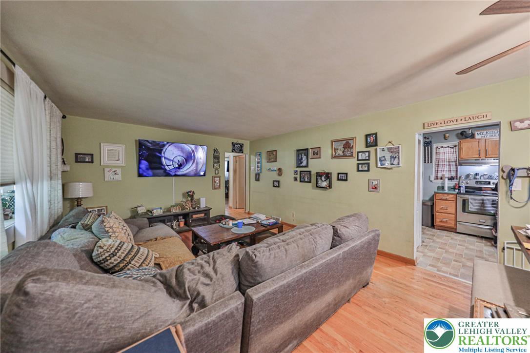 735 North Glenwood Street Property Photo 20