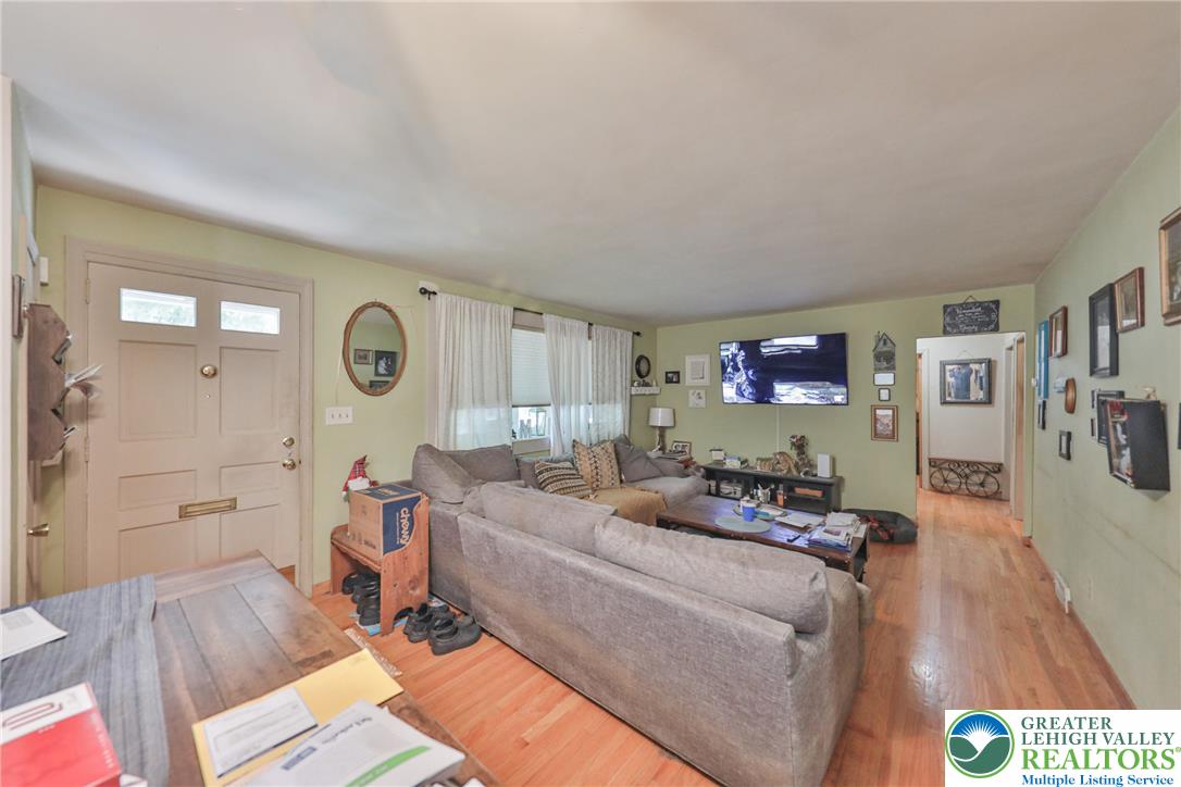 735 North Glenwood Street Property Photo 22