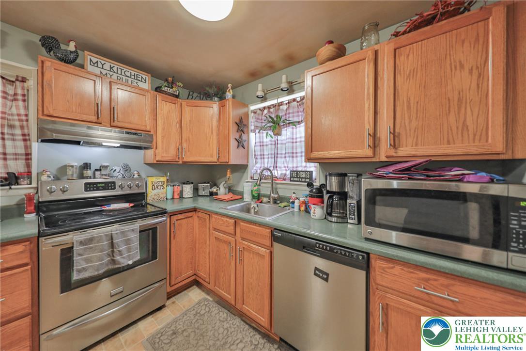 735 North Glenwood Street Property Photo 27