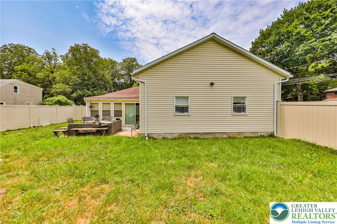 735 North Glenwood Street Property Photo 58