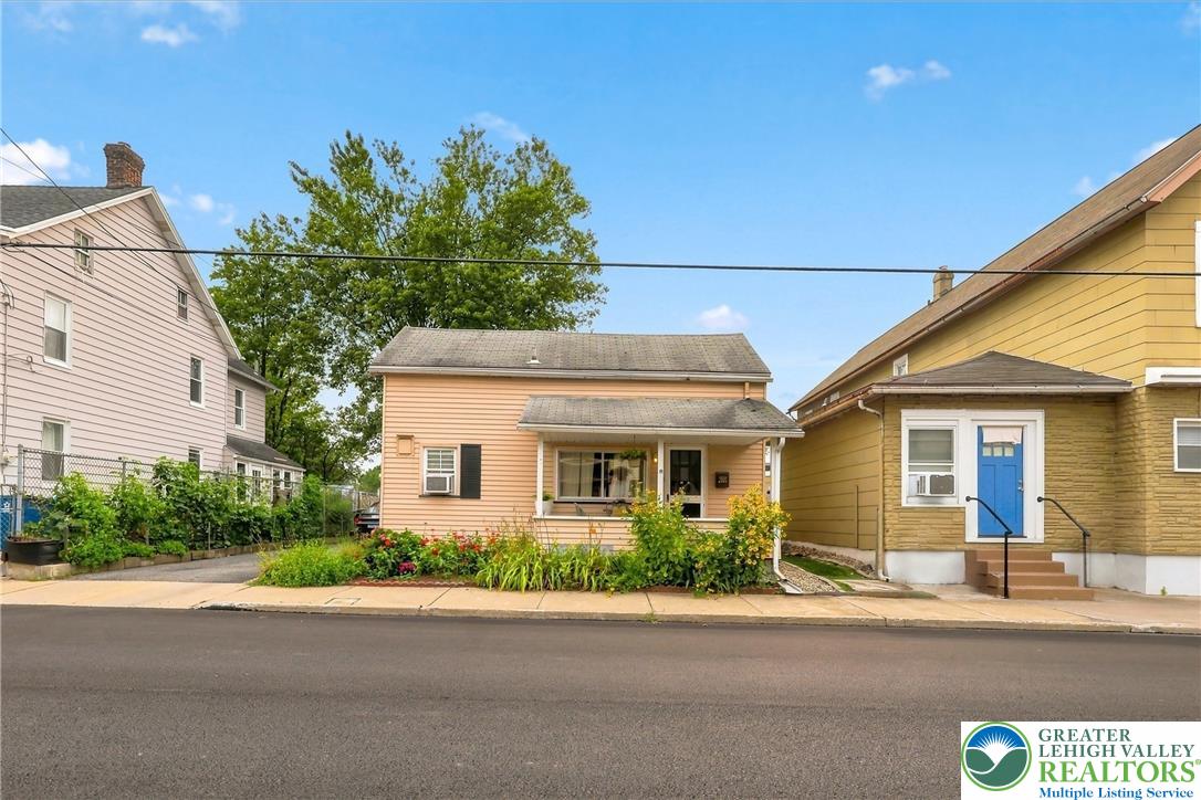 1424 Newport Avenue Property Photo 2