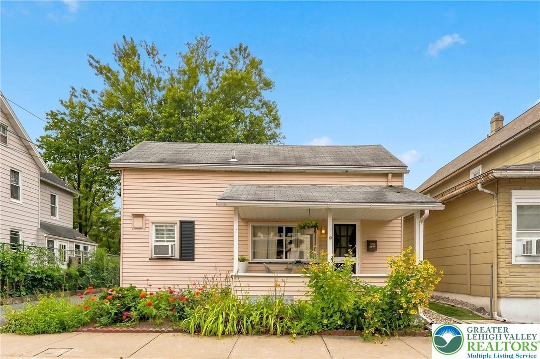 1424 Newport Avenue Property Photo 3