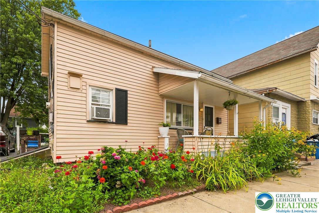1424 Newport Avenue Property Photo 7
