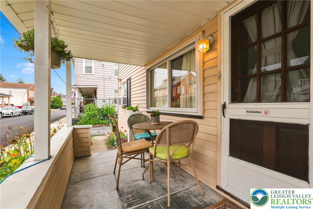 1424 Newport Avenue Property Photo 8