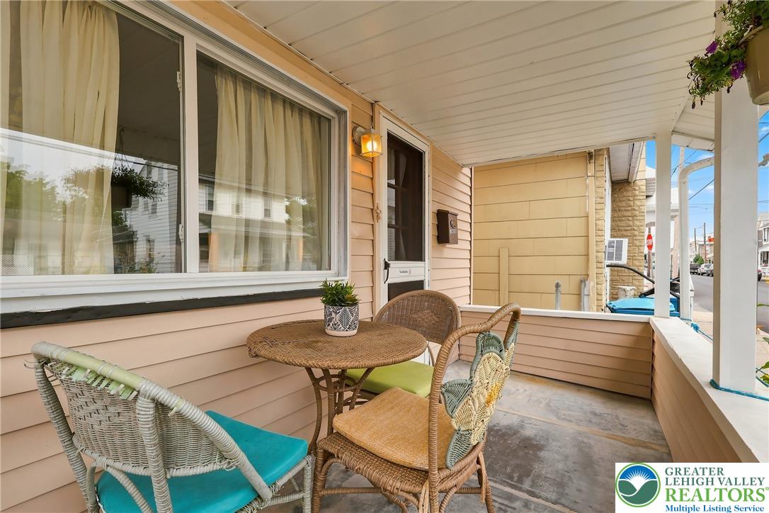 1424 Newport Avenue Property Photo 9