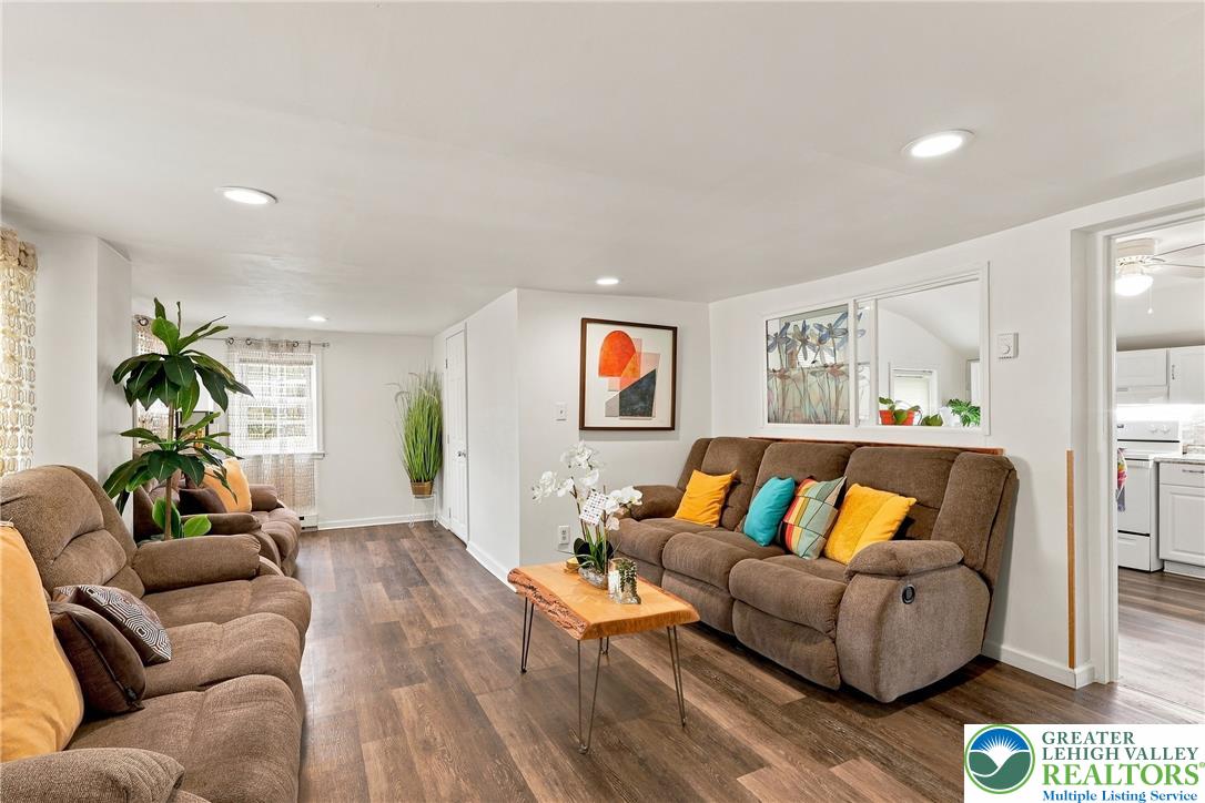 1424 Newport Avenue Property Photo 11