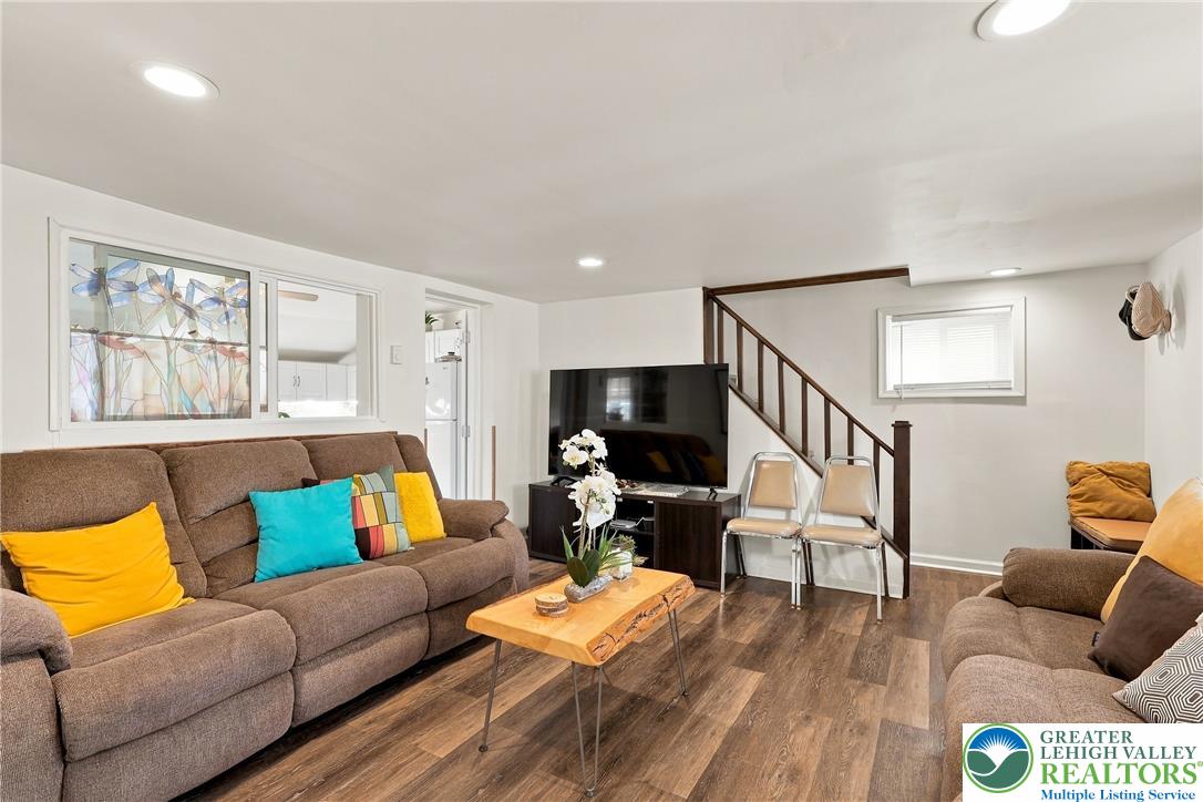 1424 Newport Avenue Property Photo 13