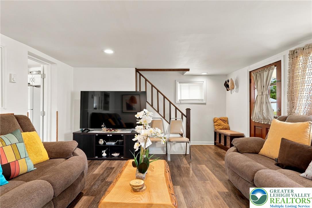 1424 Newport Avenue Property Photo 14