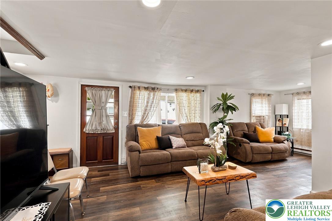 1424 Newport Avenue Property Photo 15