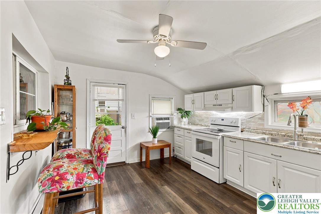 1424 Newport Avenue Property Photo 18