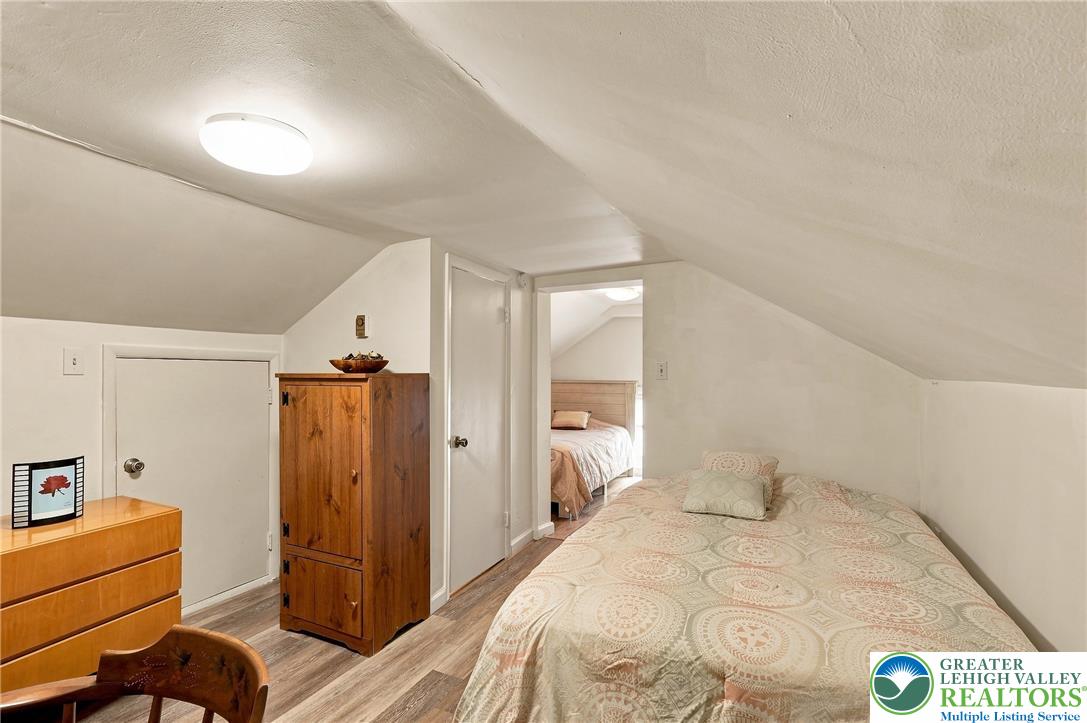 1424 Newport Avenue Property Photo 24