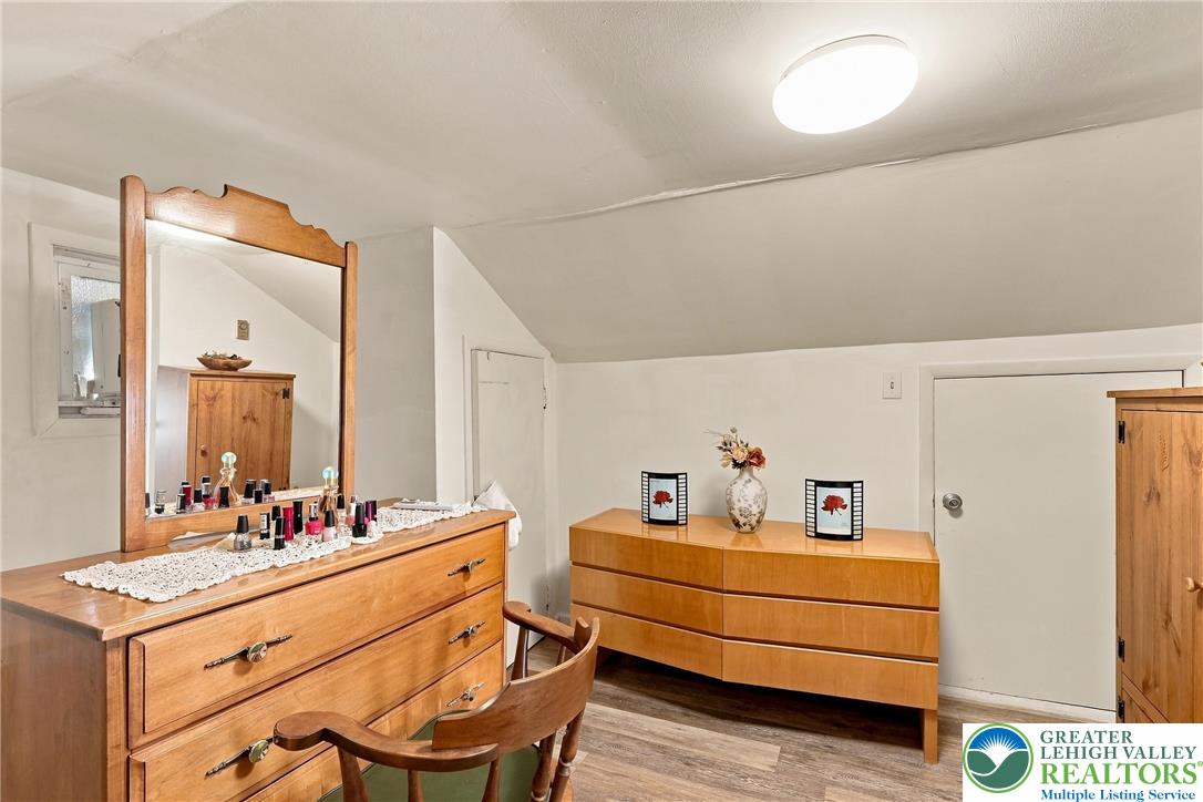 1424 Newport Avenue Property Photo 26
