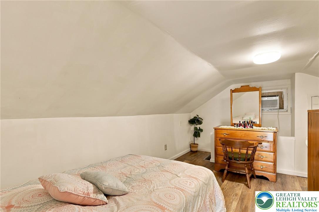 1424 Newport Avenue Property Photo 27