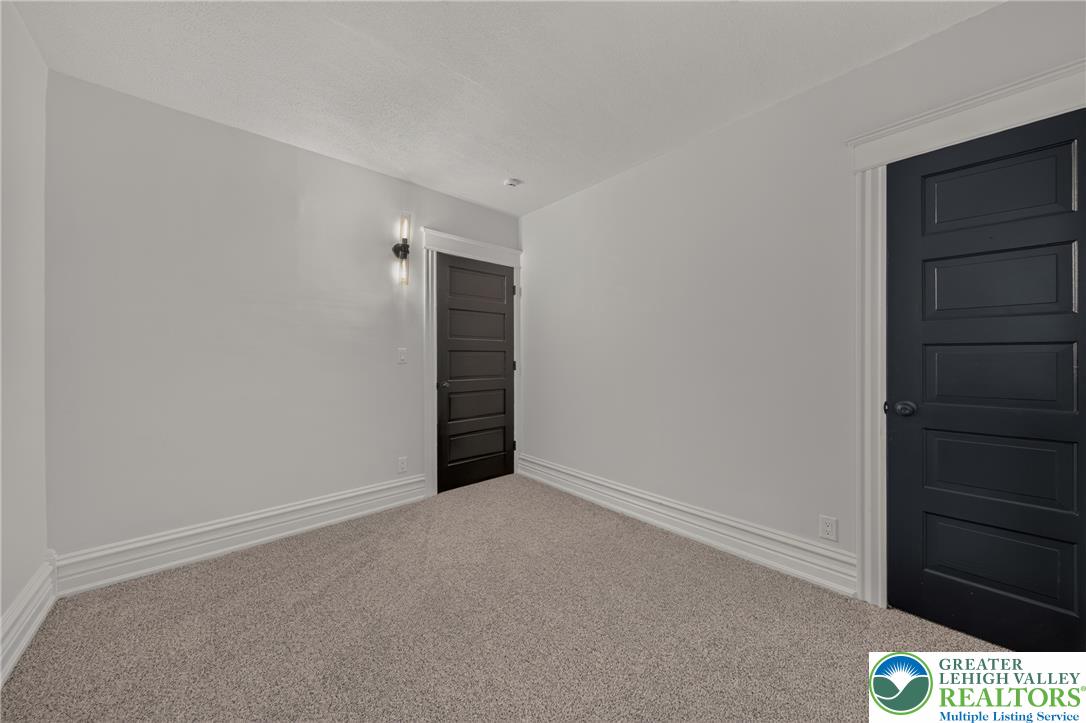 223 17th Street Property Photo 28