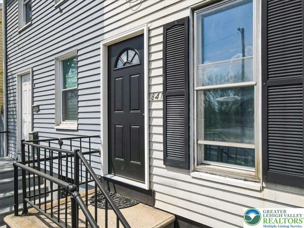 841 Jackson Street Property Photo 3
