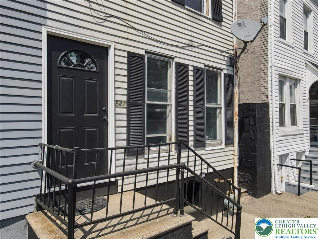 841 Jackson Street Property Photo 4