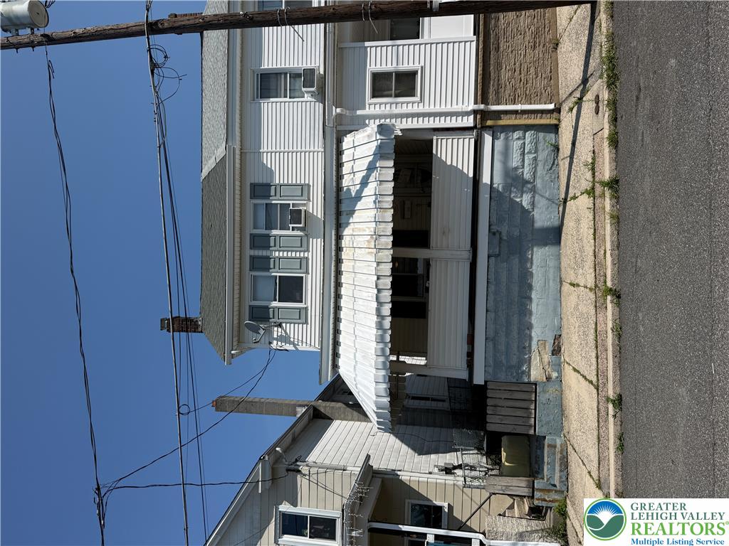246 East Ludlow Street Property Photo 2