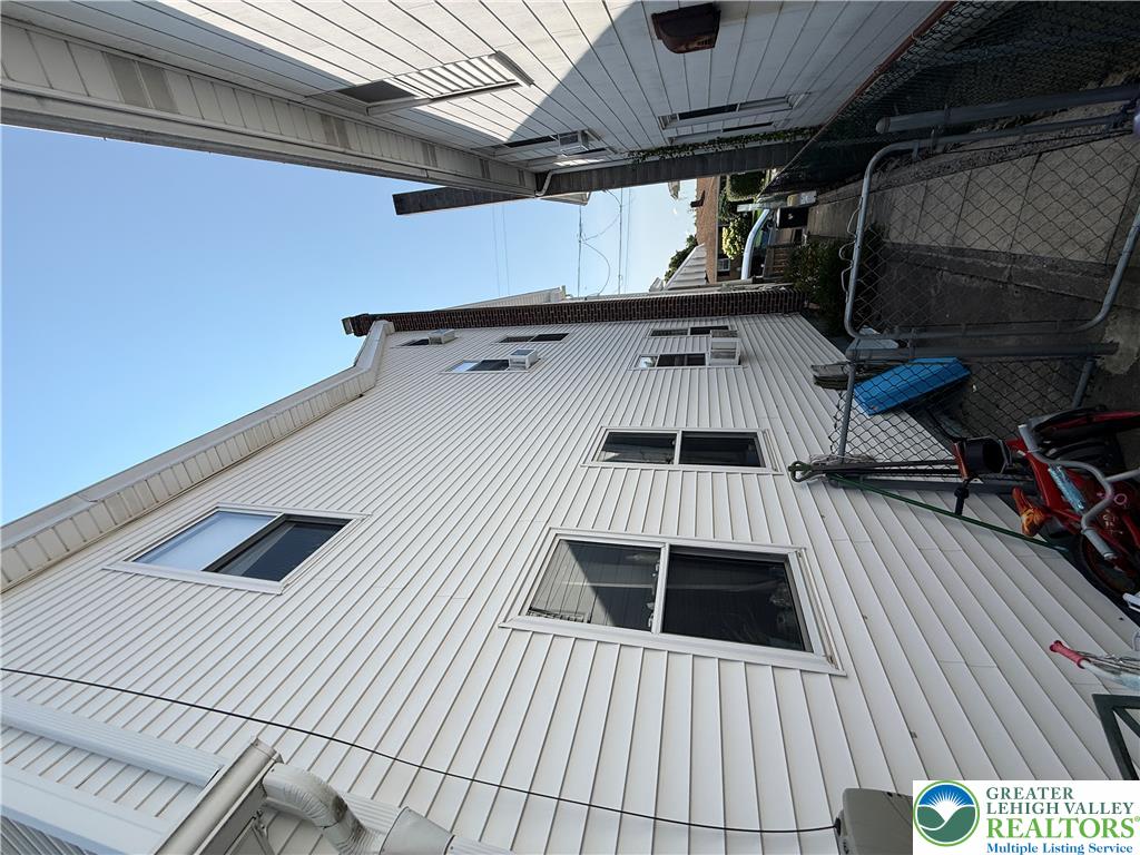 246 East Ludlow Street Property Photo 3
