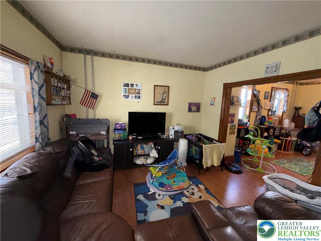 246 East Ludlow Street Property Photo 4