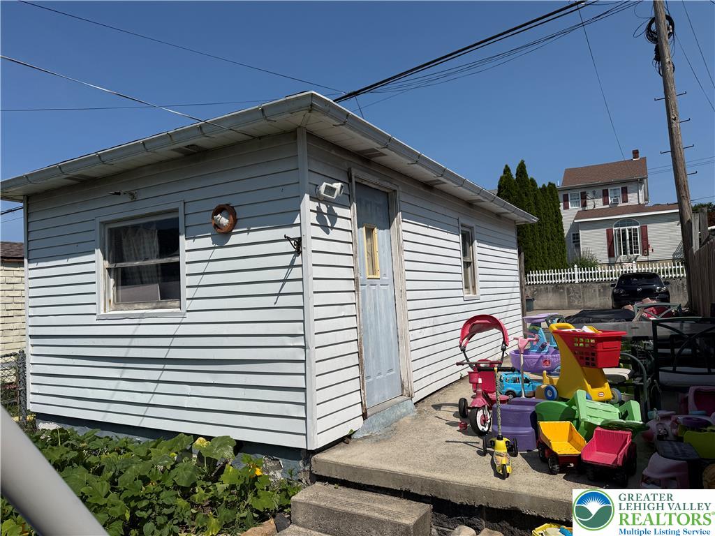 246 East Ludlow Street Property Photo 32