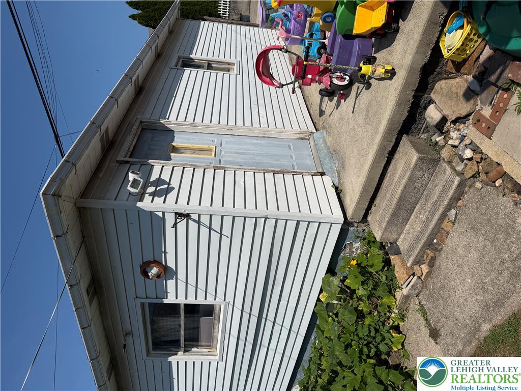 246 East Ludlow Street Property Photo 35